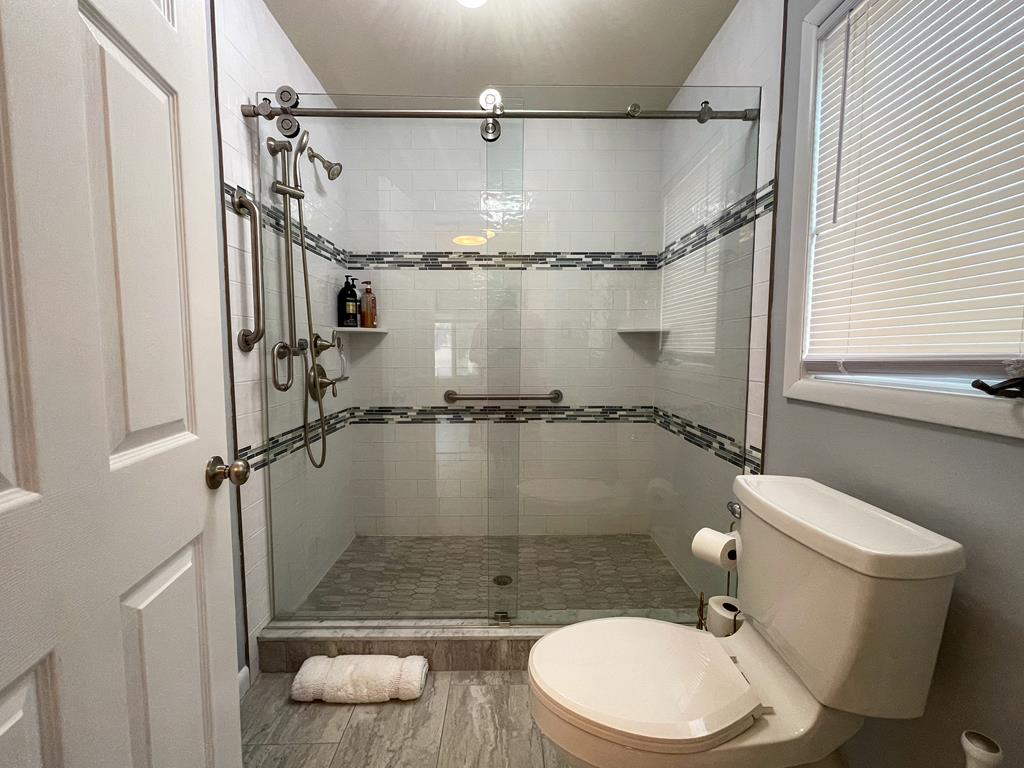 Water View, Lots of Space, 10 Blocks to CM Beach | Photo 10