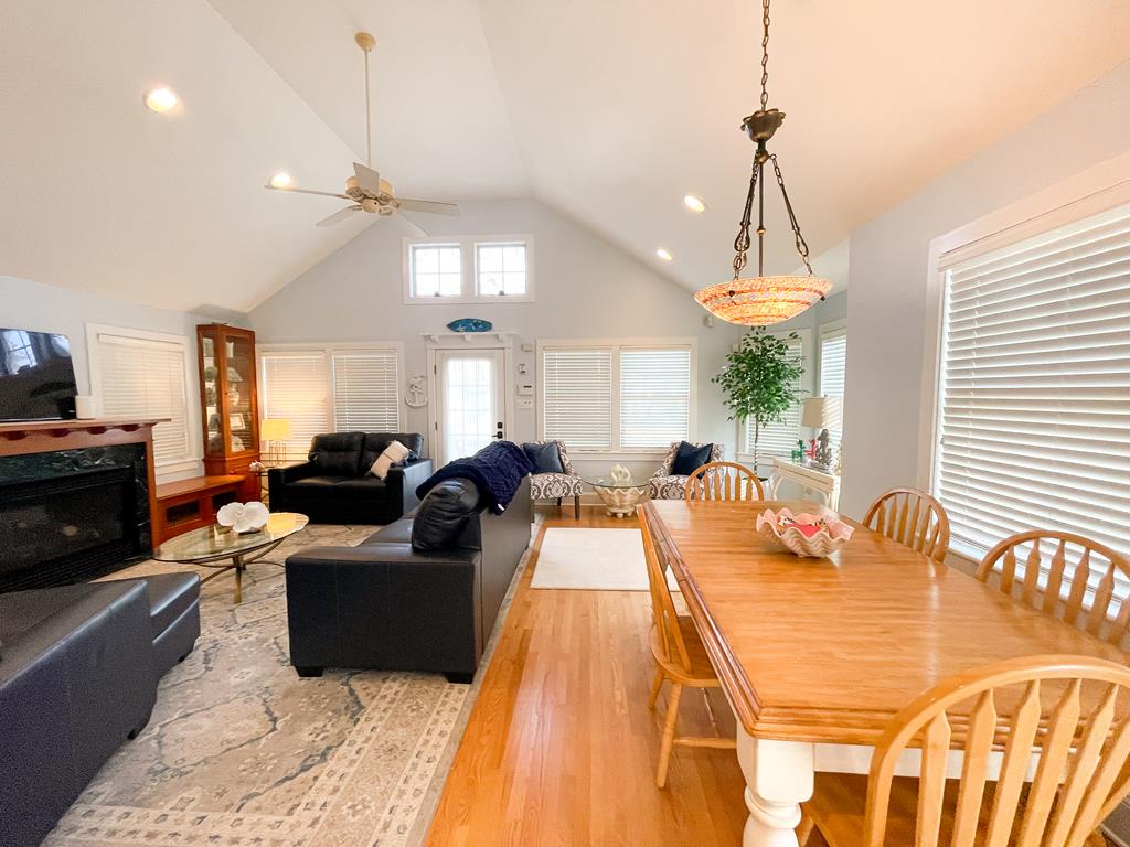 225 Brainard Avenue | Photo 21