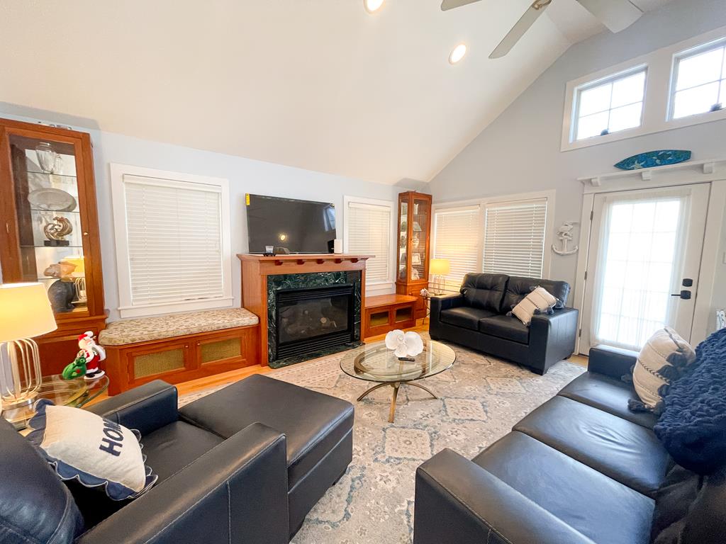 225 Brainard Avenue | Photo 23