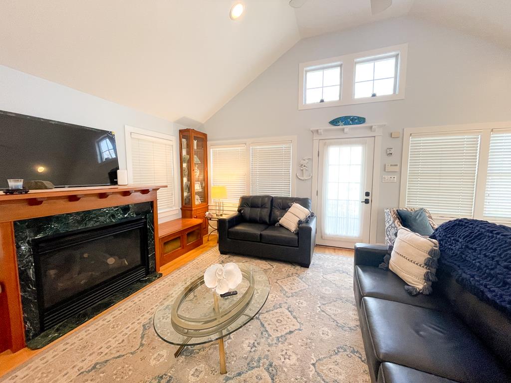 225 Brainard Avenue | Photo 24