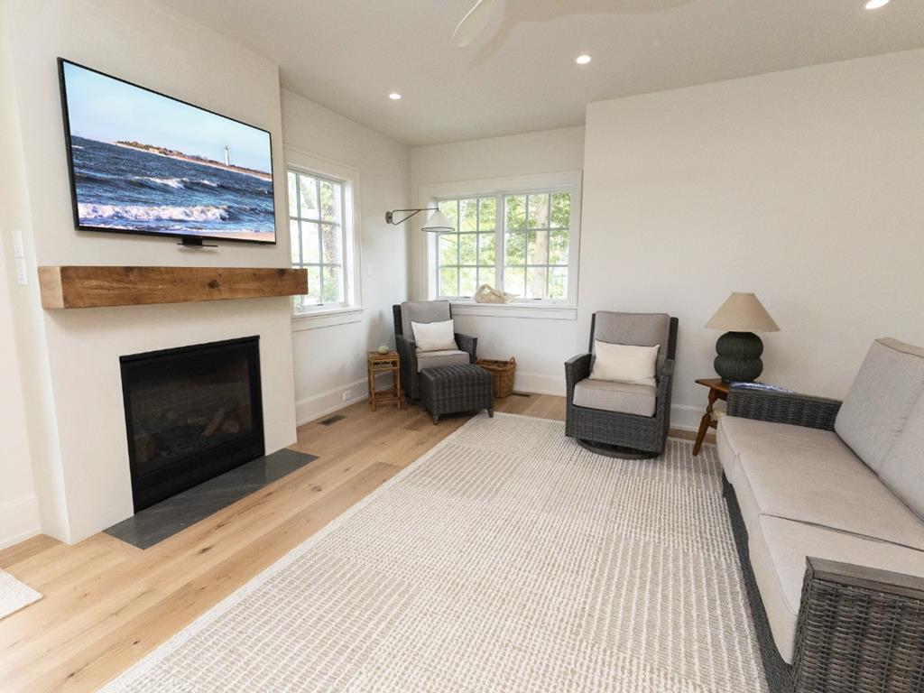 301 Fow Ave. - Chic by the Sea | Photo 12