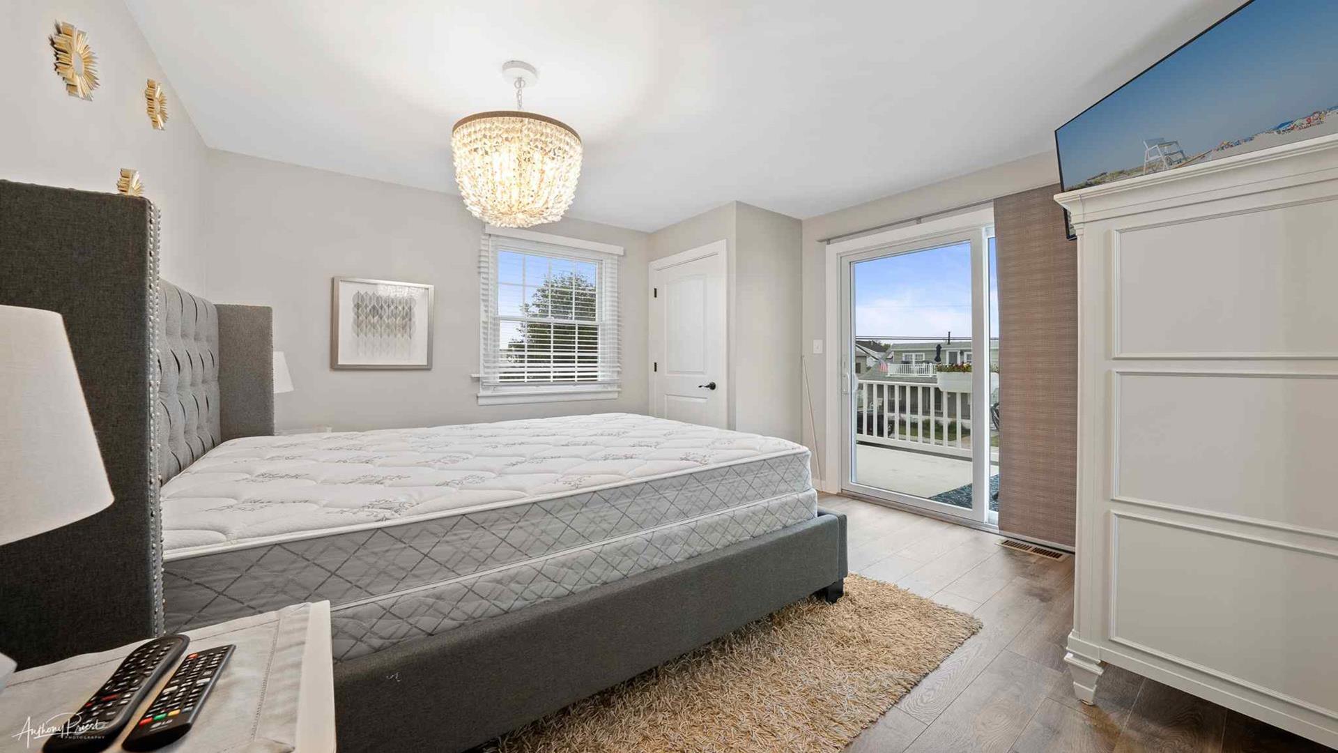 230 101st Street, Stone Harbor (Mid-Island)