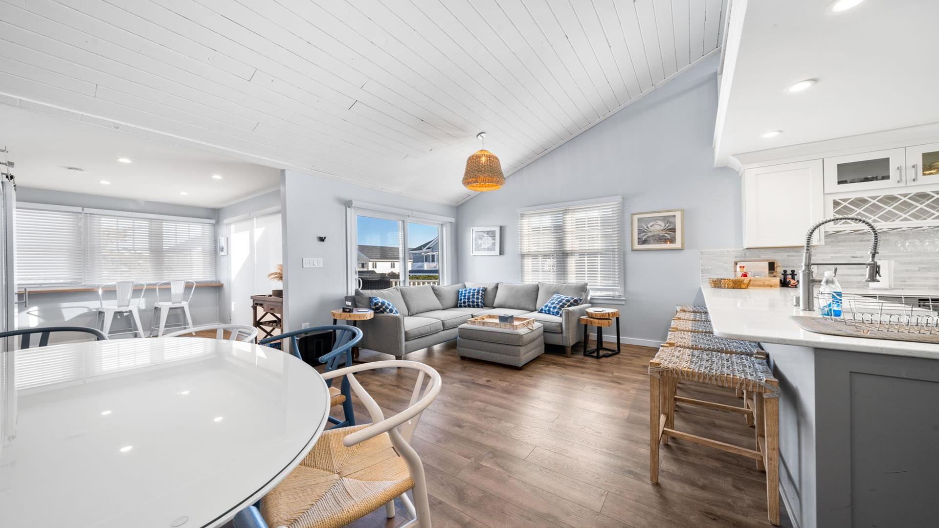 230 101st Street, Stone Harbor (Mid-Island)