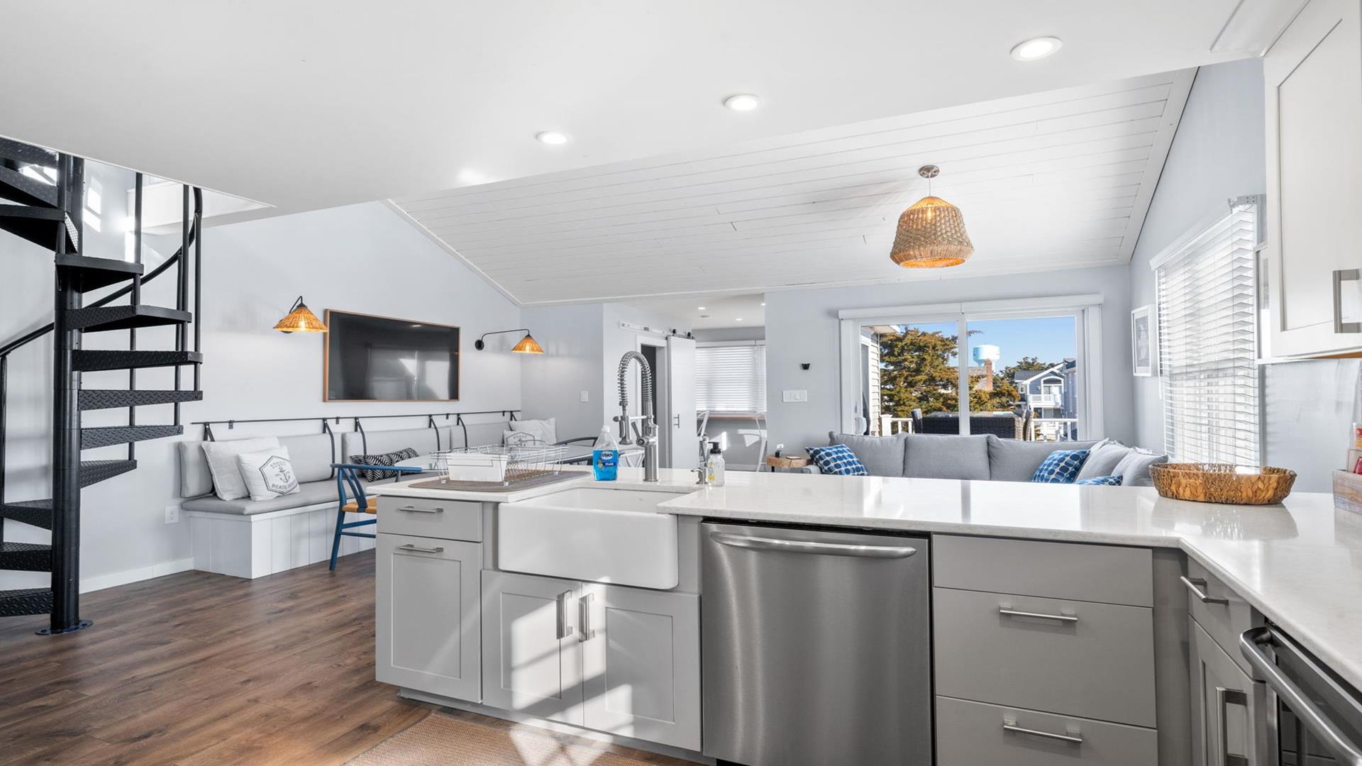 230 101st Street, Stone Harbor (Mid-Island)