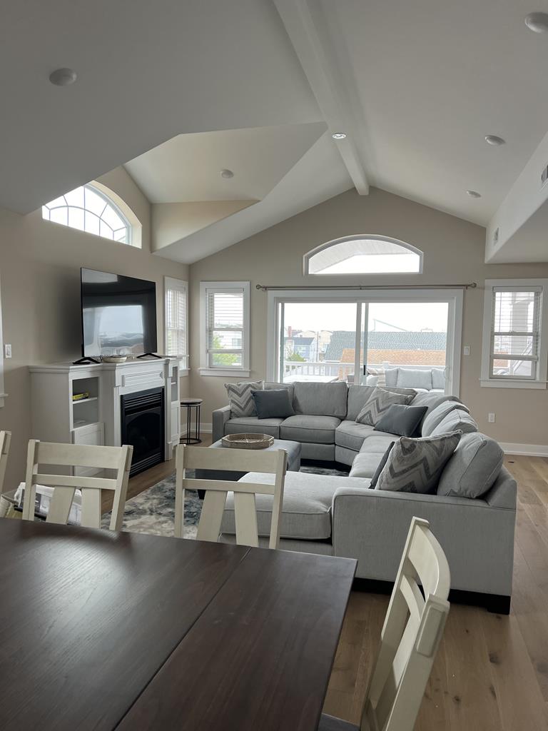 202 39th Street - Picture 