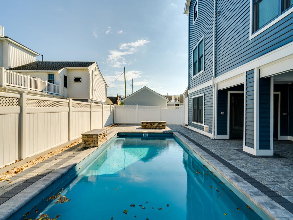 7009 Long Beach Boulevard, Brant Beach (Ocean Side)