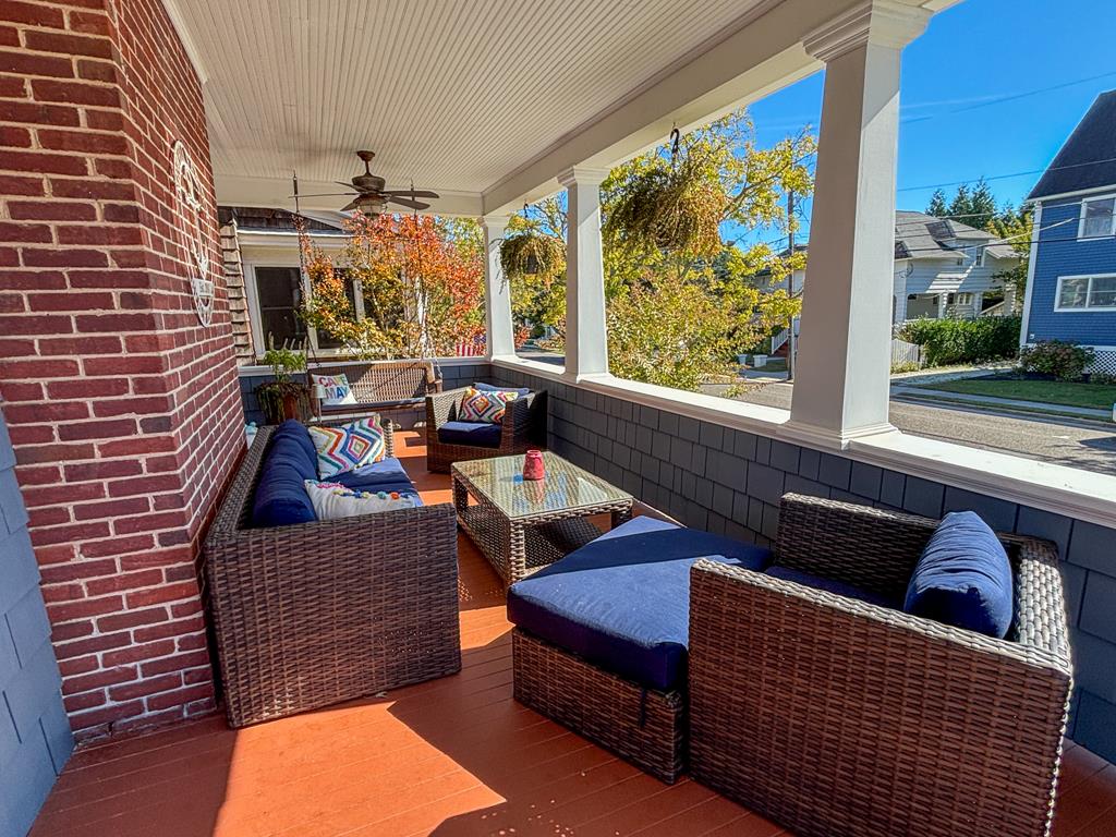 301 Franklin - The Place to Be! | Photo 4