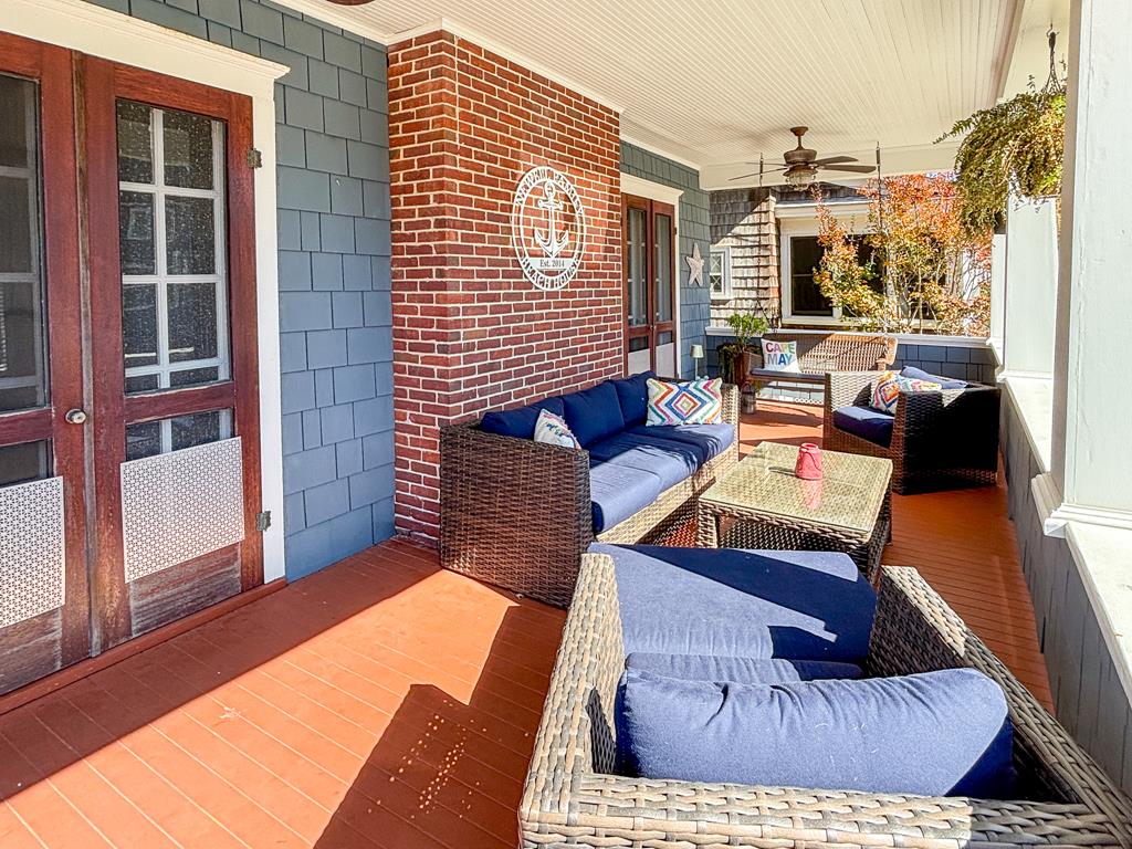 301 Franklin - The Place to Be! | Photo 5