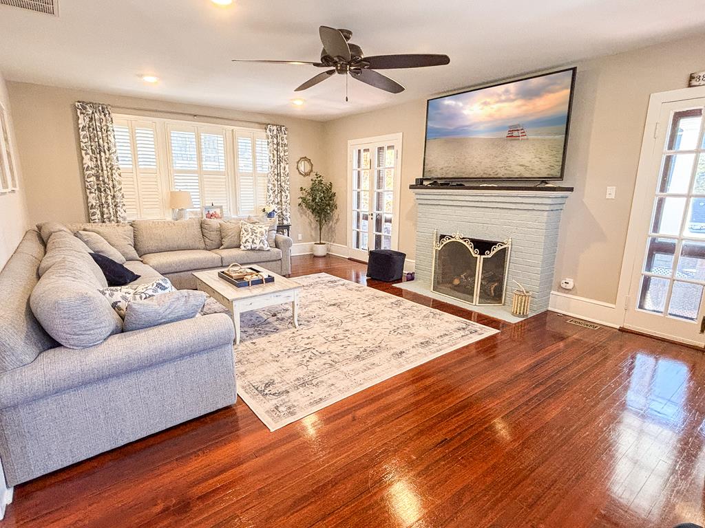 301 Franklin - The Place to Be! | Photo 8