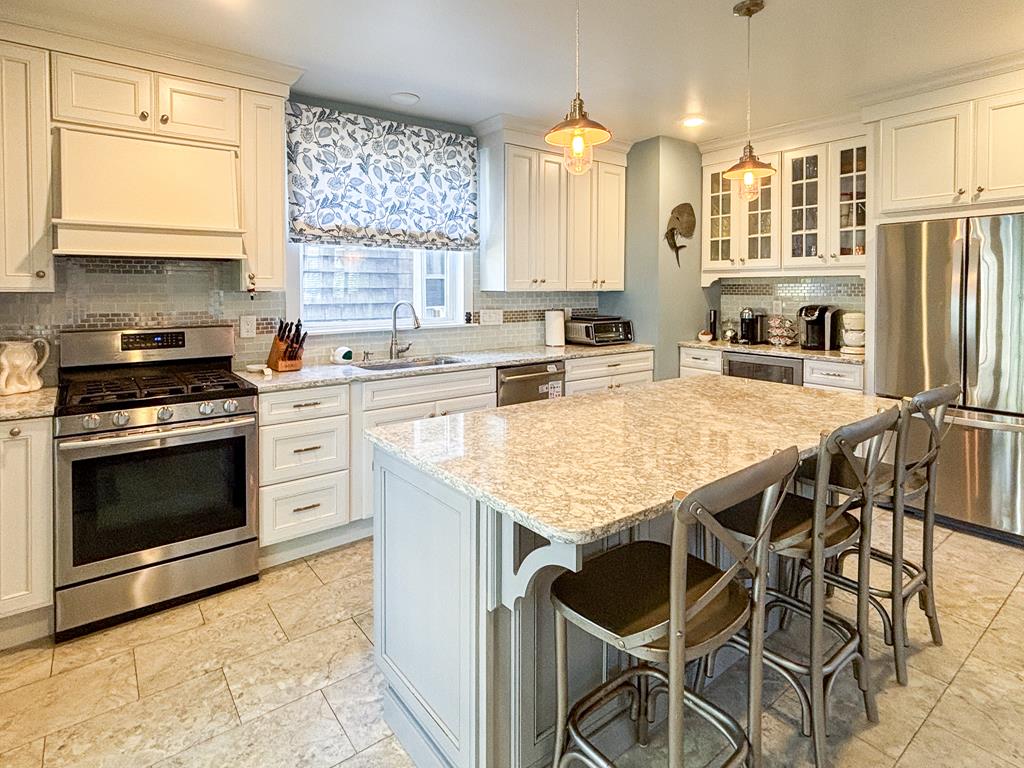 301 Franklin - The Place to Be! | Photo 10