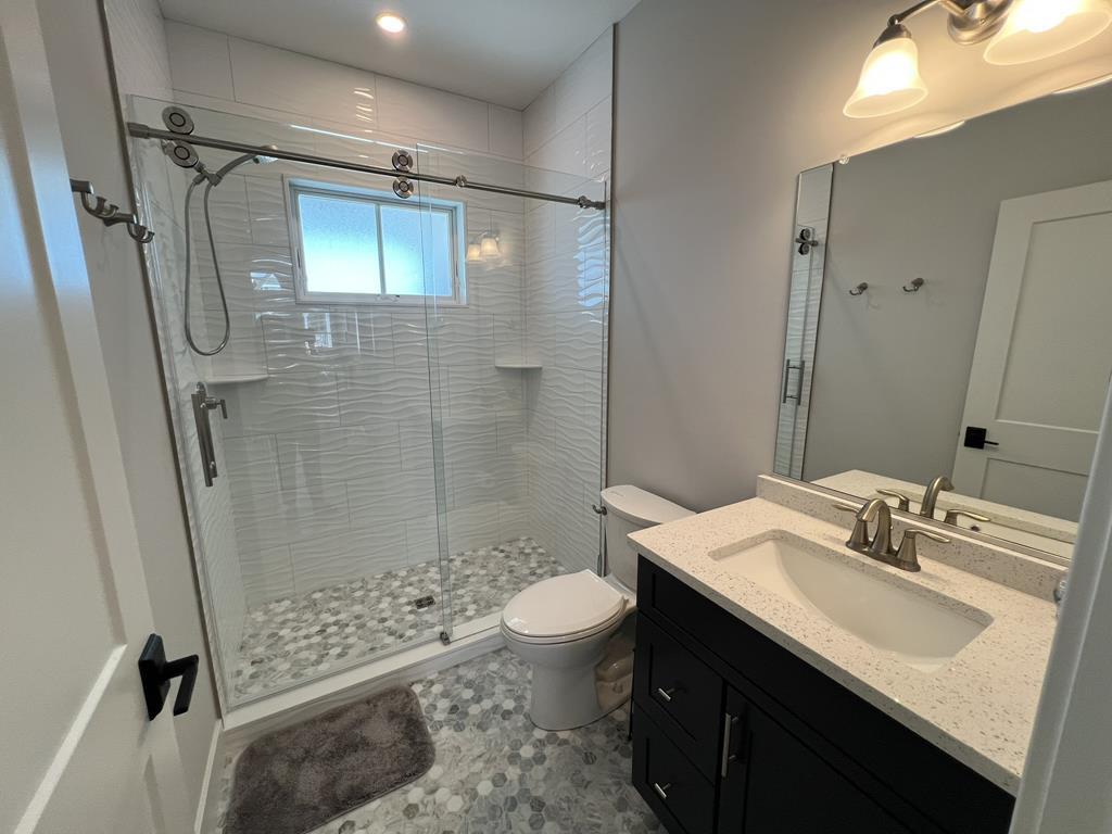 https://realtimerental.com/rrv10/RentalPhotos/1233/1233945.12.jpg