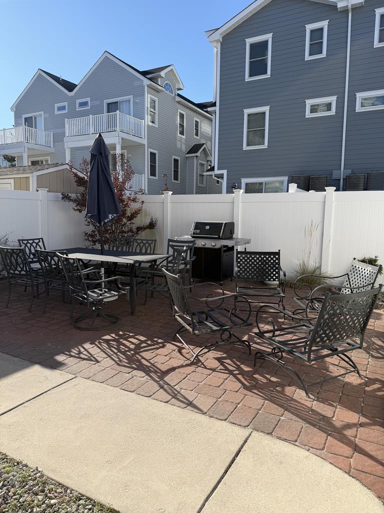 10 72nd Street - Picture 