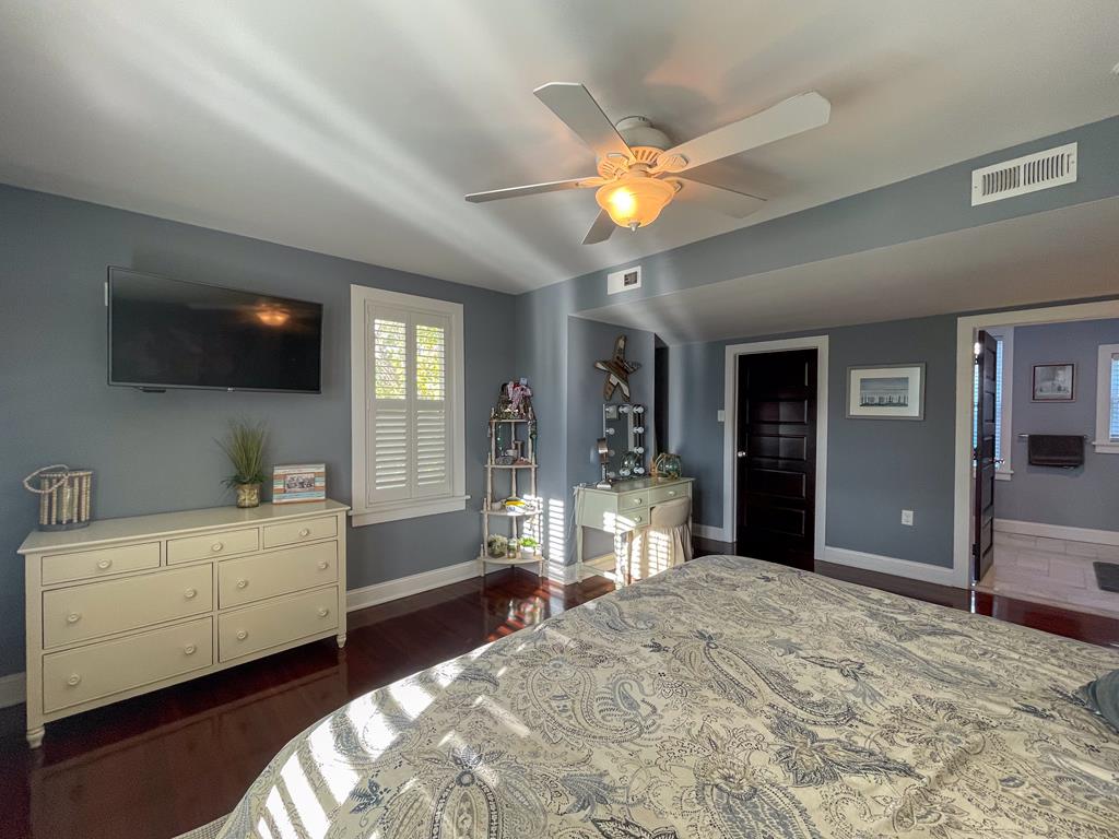 301 Franklin - The Place to Be! | Photo 20