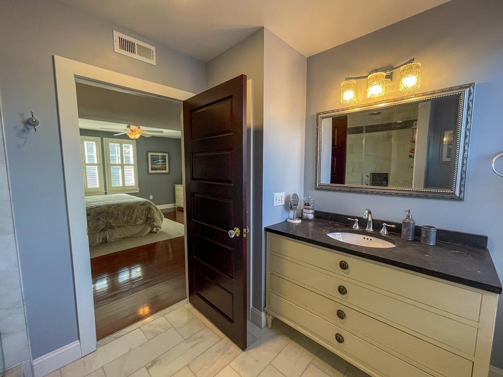 301 Franklin - The Place to Be! | Photo 21