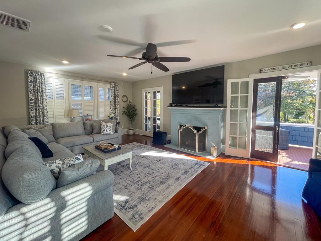 301 Franklin - The Place to Be! | Photo 8