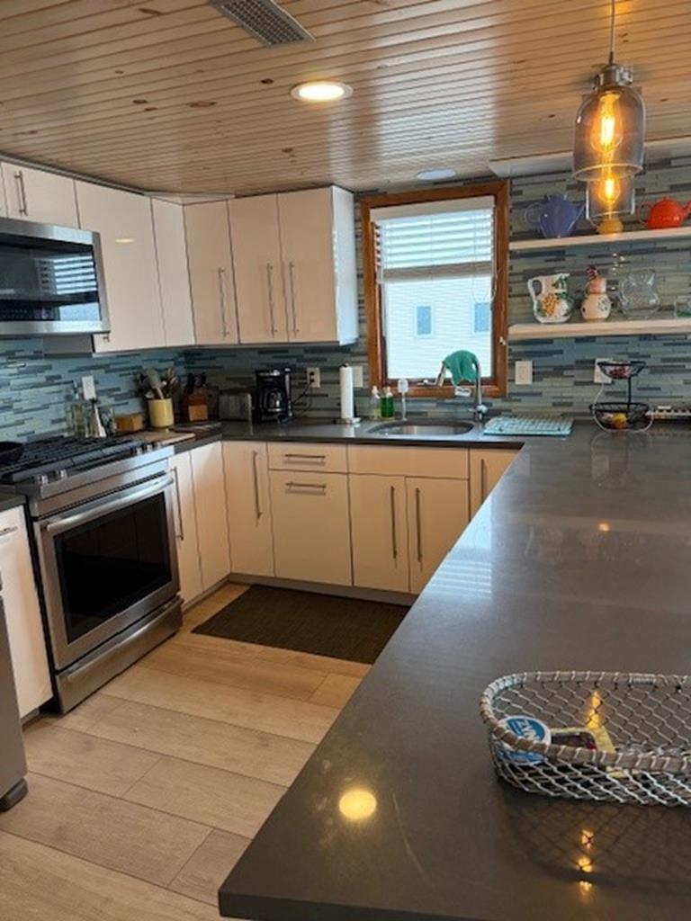 1200 Landis - Picture 