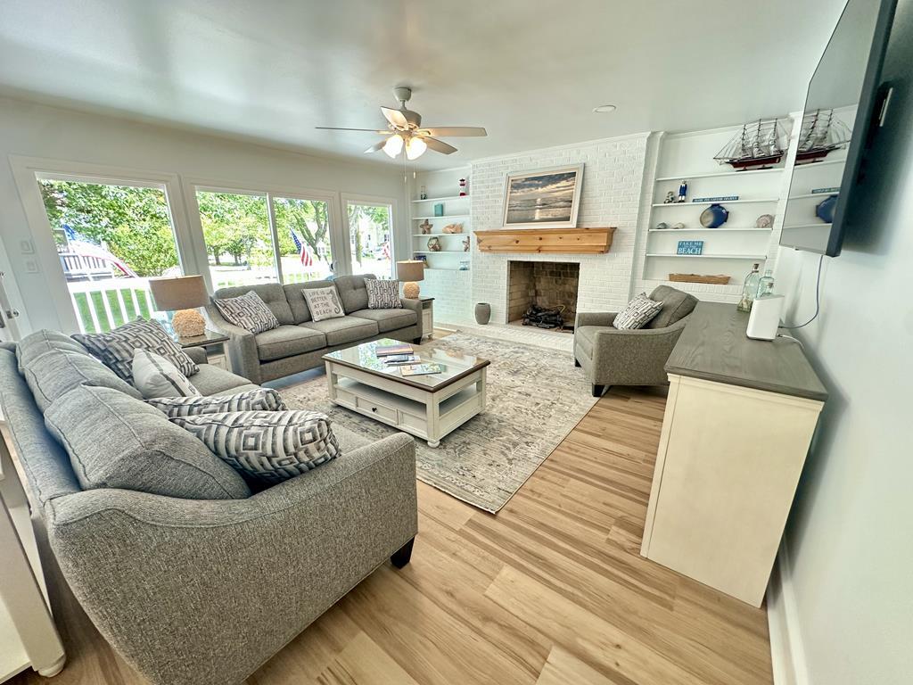 https://realtimerental.com/rrv10/RentalPhotos/1235/1235832.1.jpg
