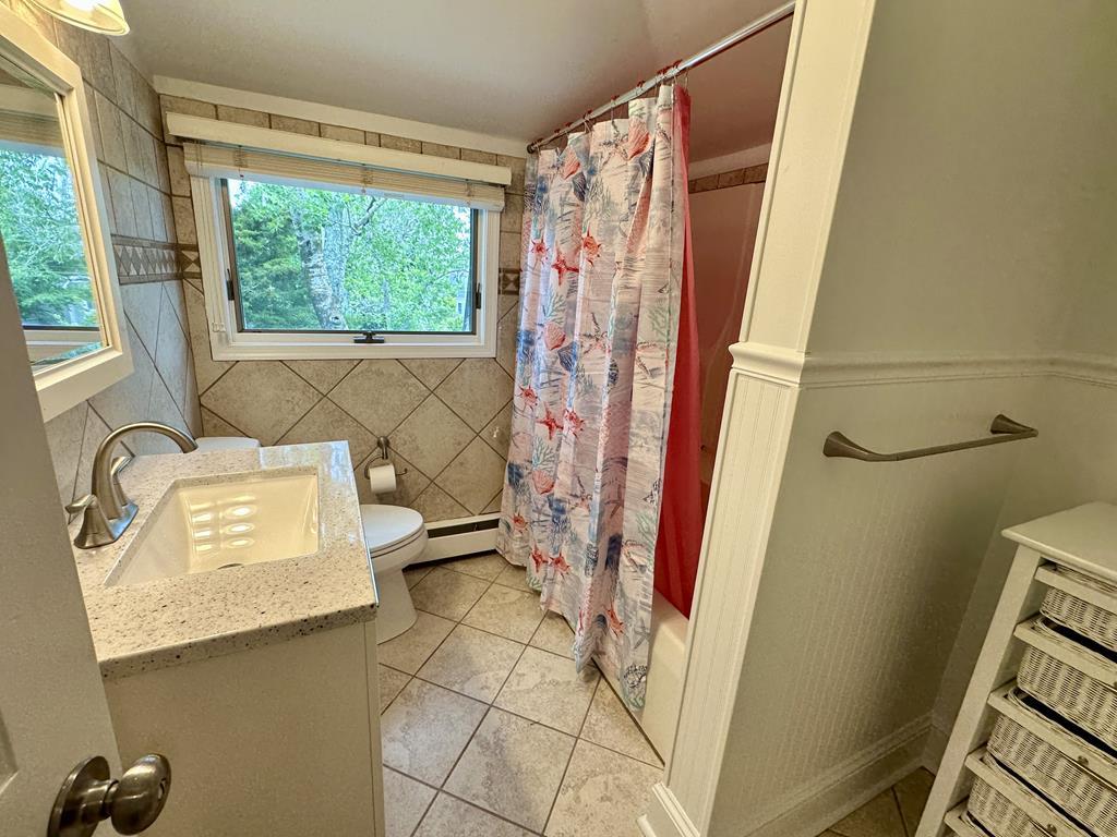 https://realtimerental.com/rrv10/RentalPhotos/1235/1235832.12.jpg