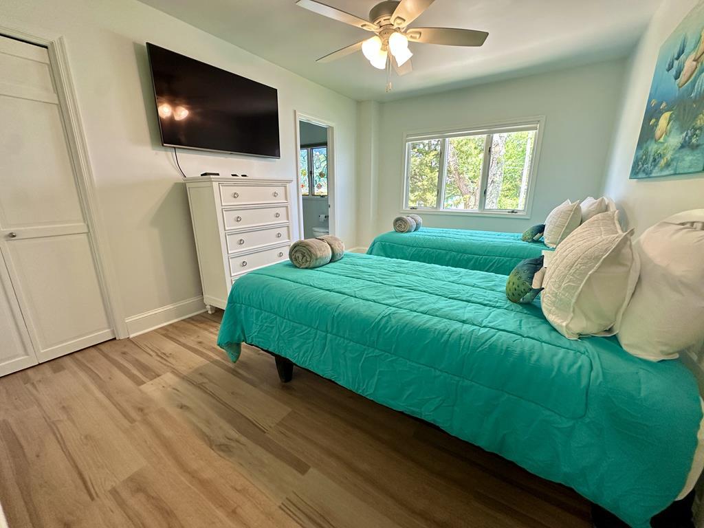 https://realtimerental.com/rrv10/RentalPhotos/1235/1235832.4.jpg