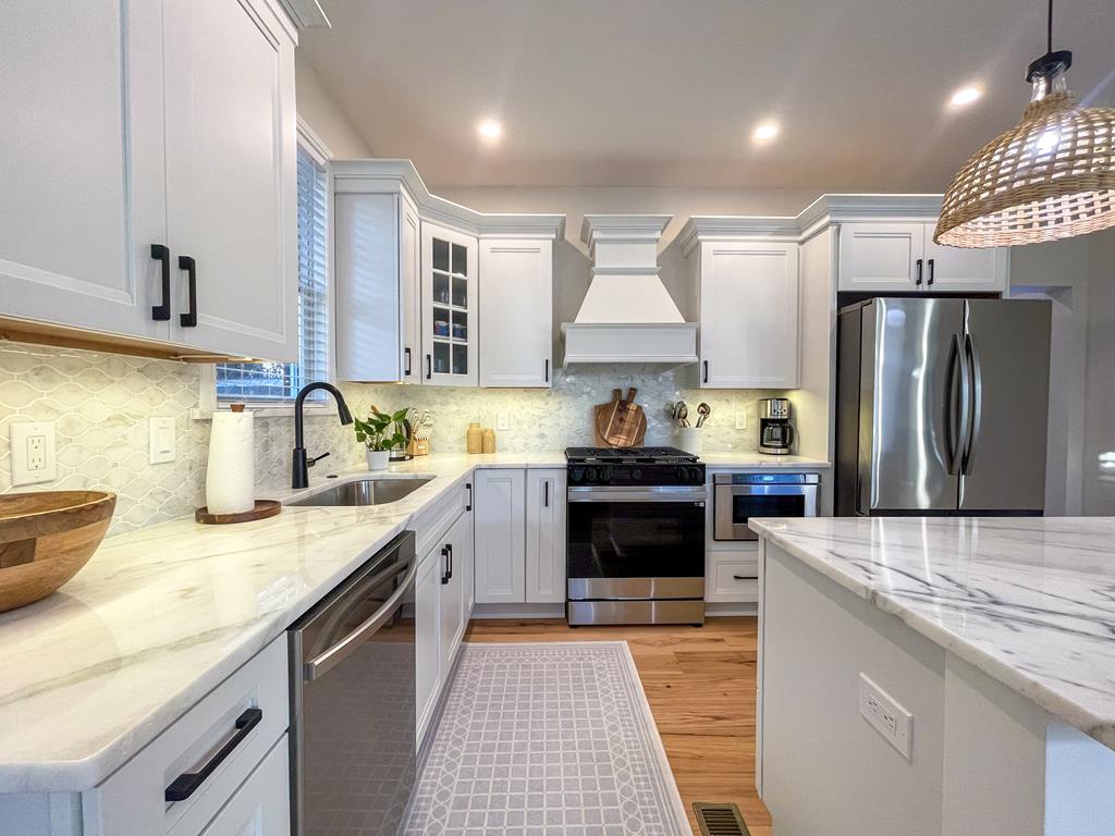 515 Sandalwood Road 8