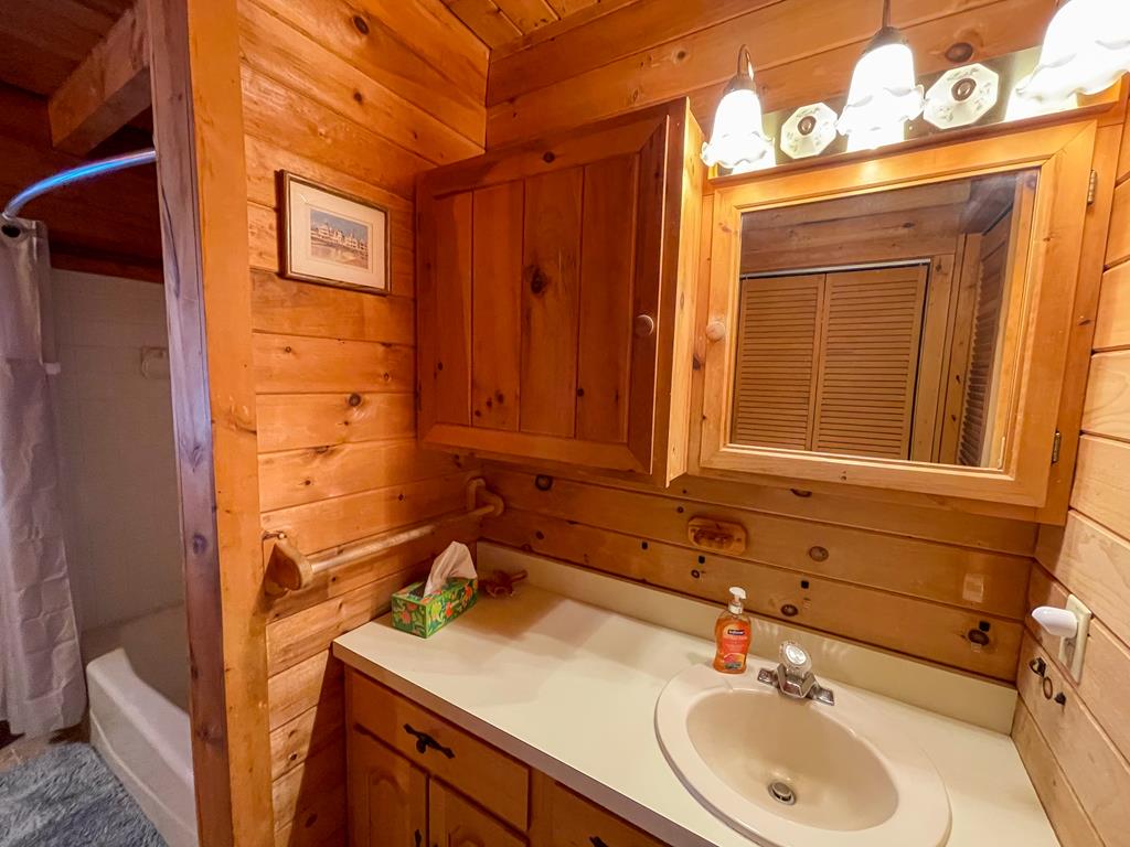 17 Fernwood Road - Cozy Cabin Escape | Photo 13