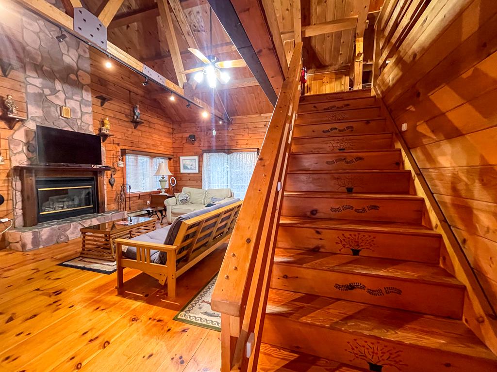 17 Fernwood Road - Cozy Cabin Escape | Photo 5