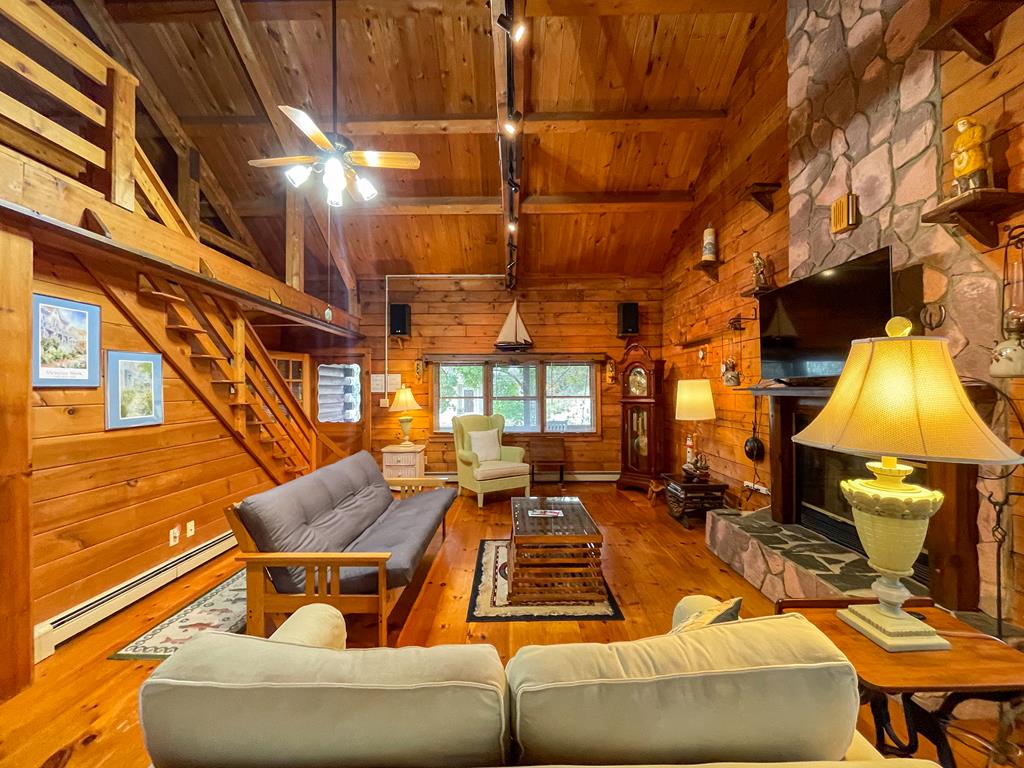 17 Fernwood Road - Cozy Cabin Escape | Photo 7