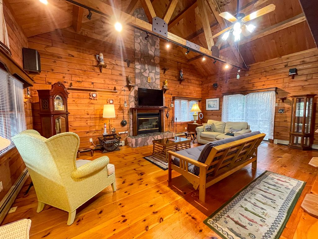 17 Fernwood Road - Cozy Cabin Escape | Photo 8