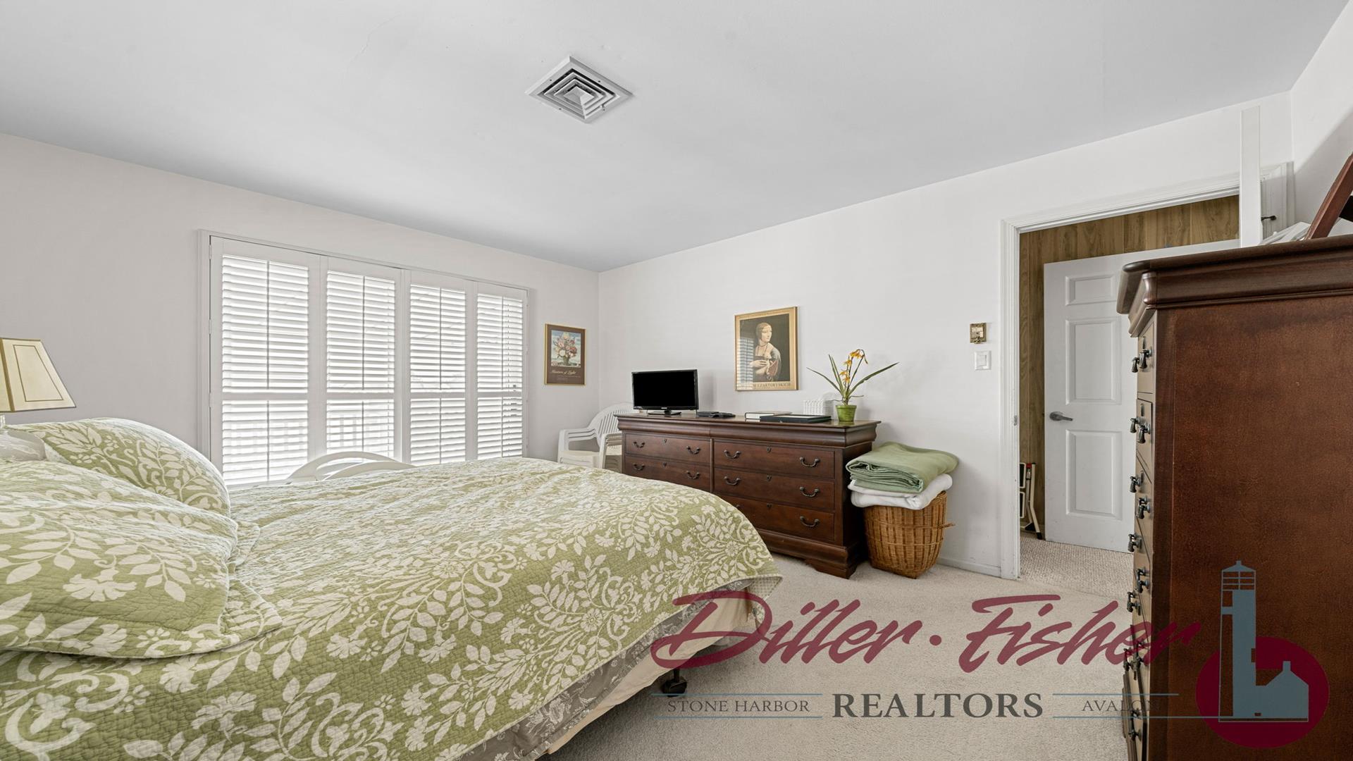 122 110th Street, Stone Harbor (Mid-Island)