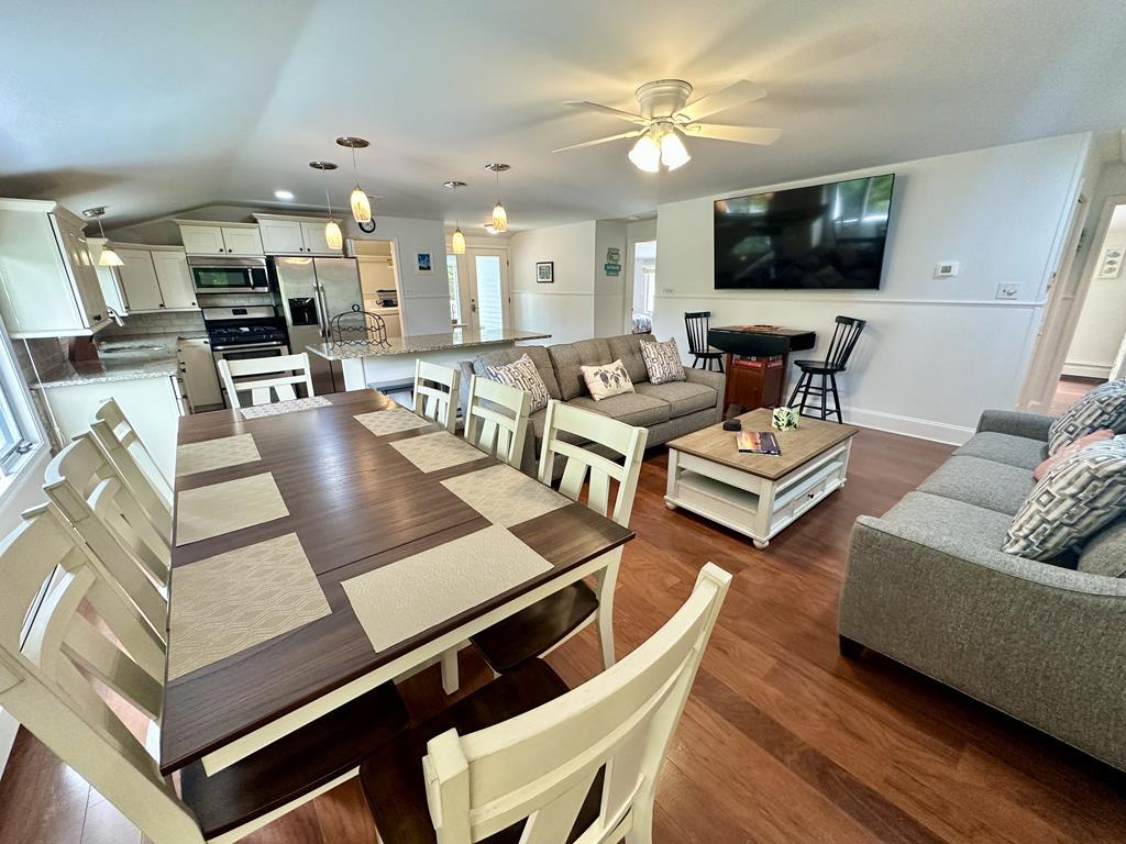 8 Bedrooms with a Pool - 404 Fourth Avenue | Photo 21