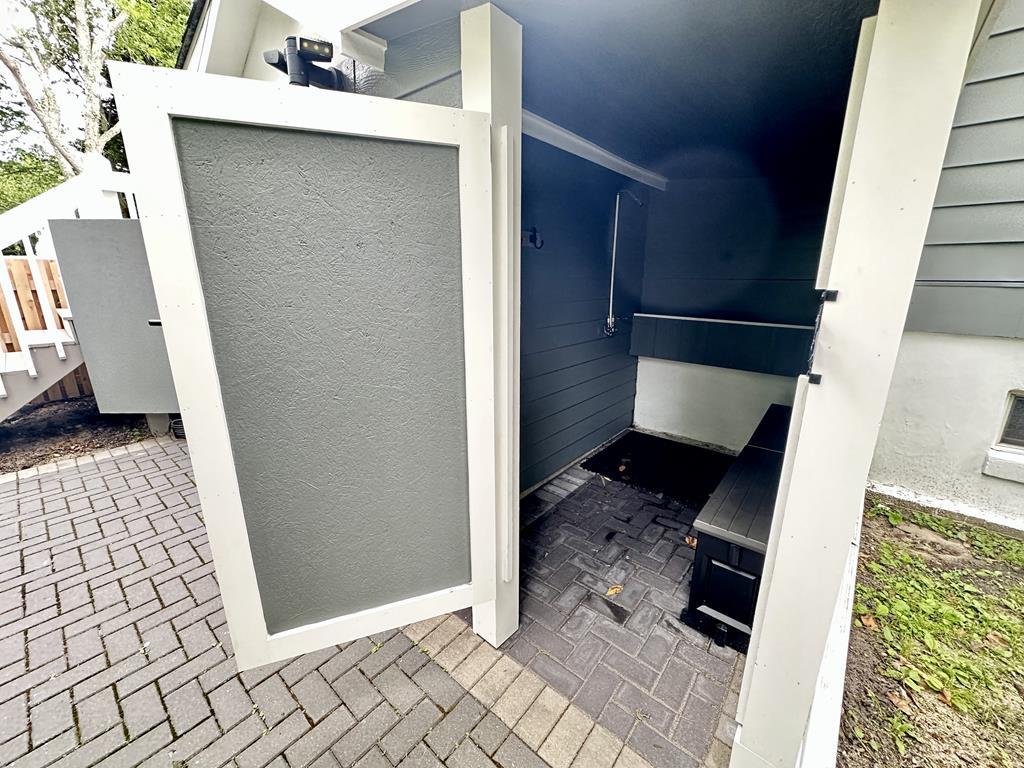 8 Bedrooms with a Pool - 404 Fourth Avenue | Photo 32