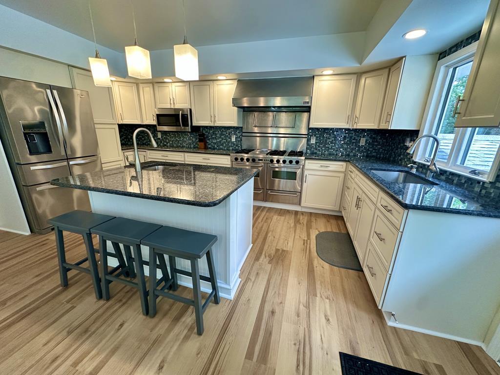 404 Fourth - 1st Fl - 4BR with a Pool! | Photo 7