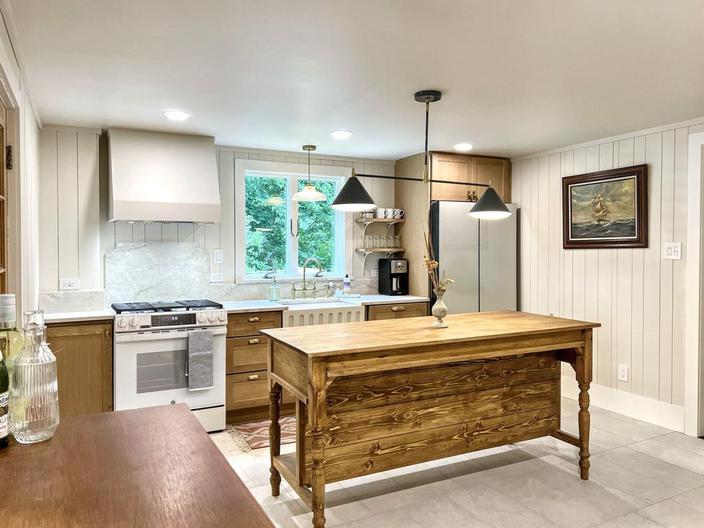 Peaceful Retreat - 611 Jonathan Hoffman Road | Photo 14