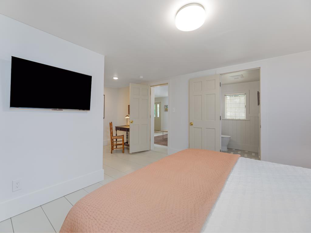 Peaceful Retreat - 611 Jonathan Hoffman Road | Photo 9