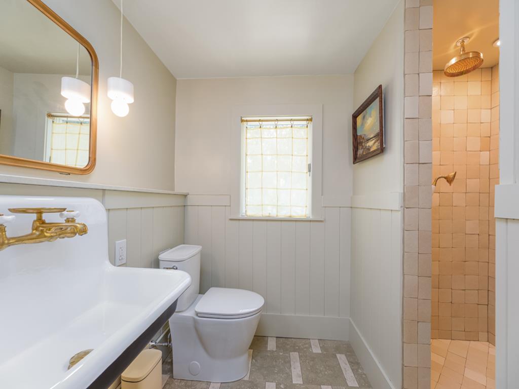 Peaceful Retreat - 611 Jonathan Hoffman Road | Photo 10