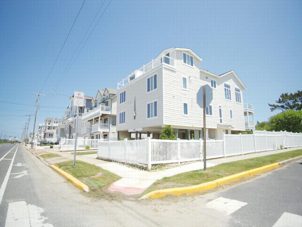 35 25th Street, Sea Isle City (Beach Front)