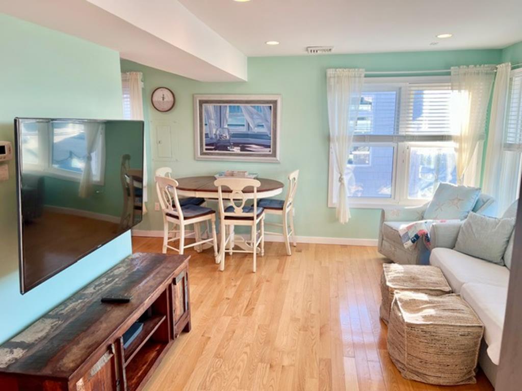 7 W. Carolina Avenue, Holgate (Bay Side)