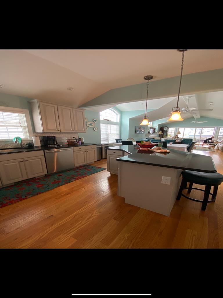 220-38th St - Picture 