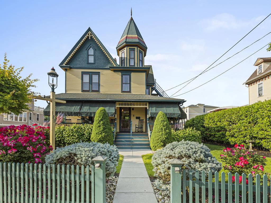 The Albert Stevens House | Photo 2