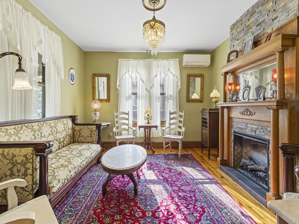 The Albert Stevens House | Photo 10