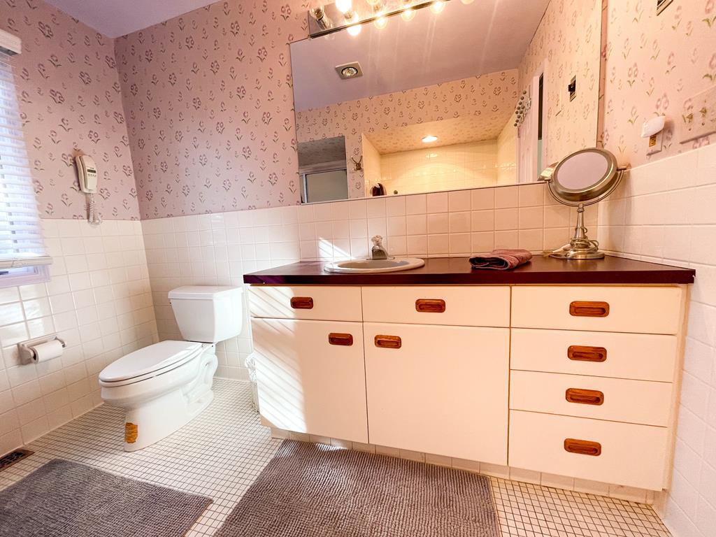 1105 St. James Place | Photo 17