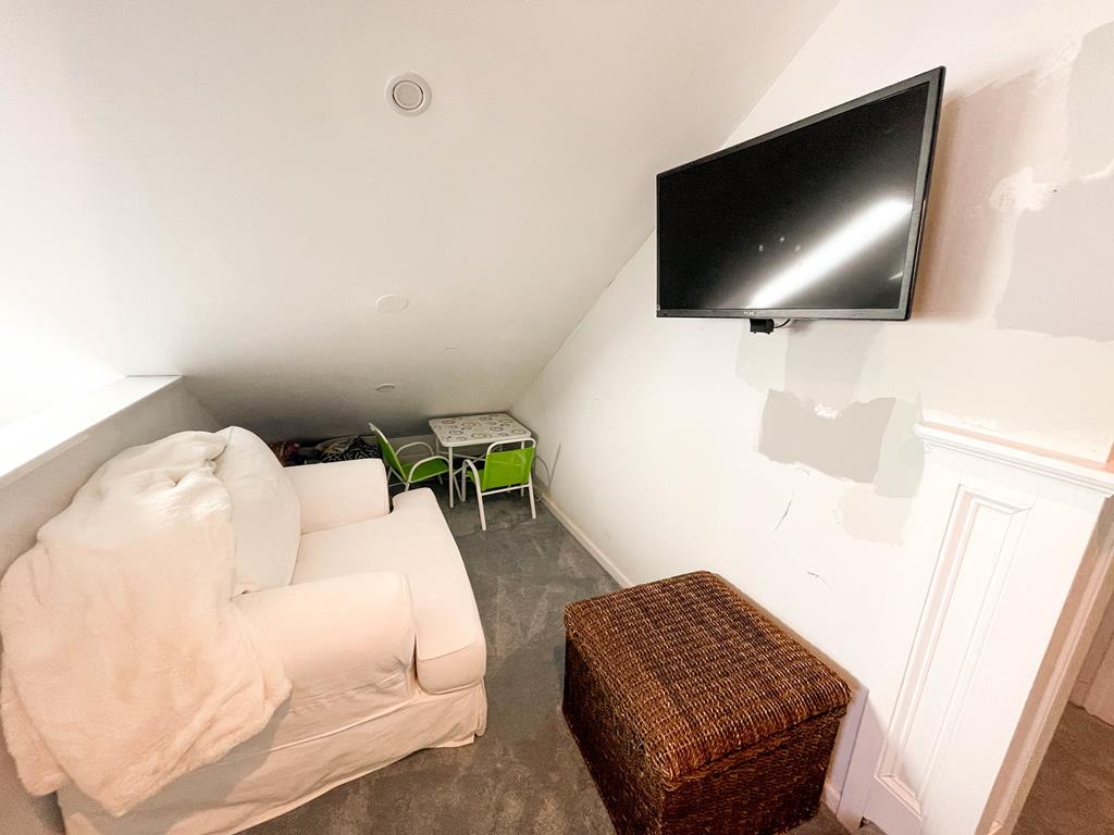 1105 St. James Place | Photo 21