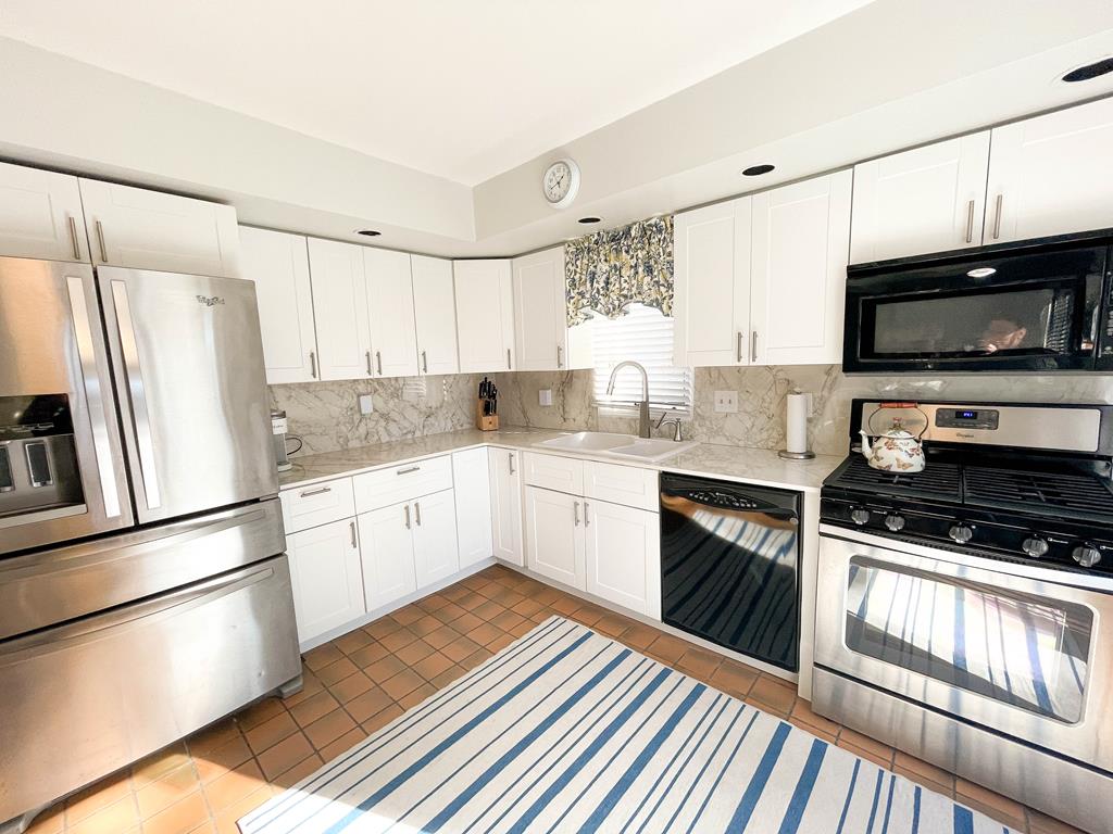 1105 St. James Place | Photo 6