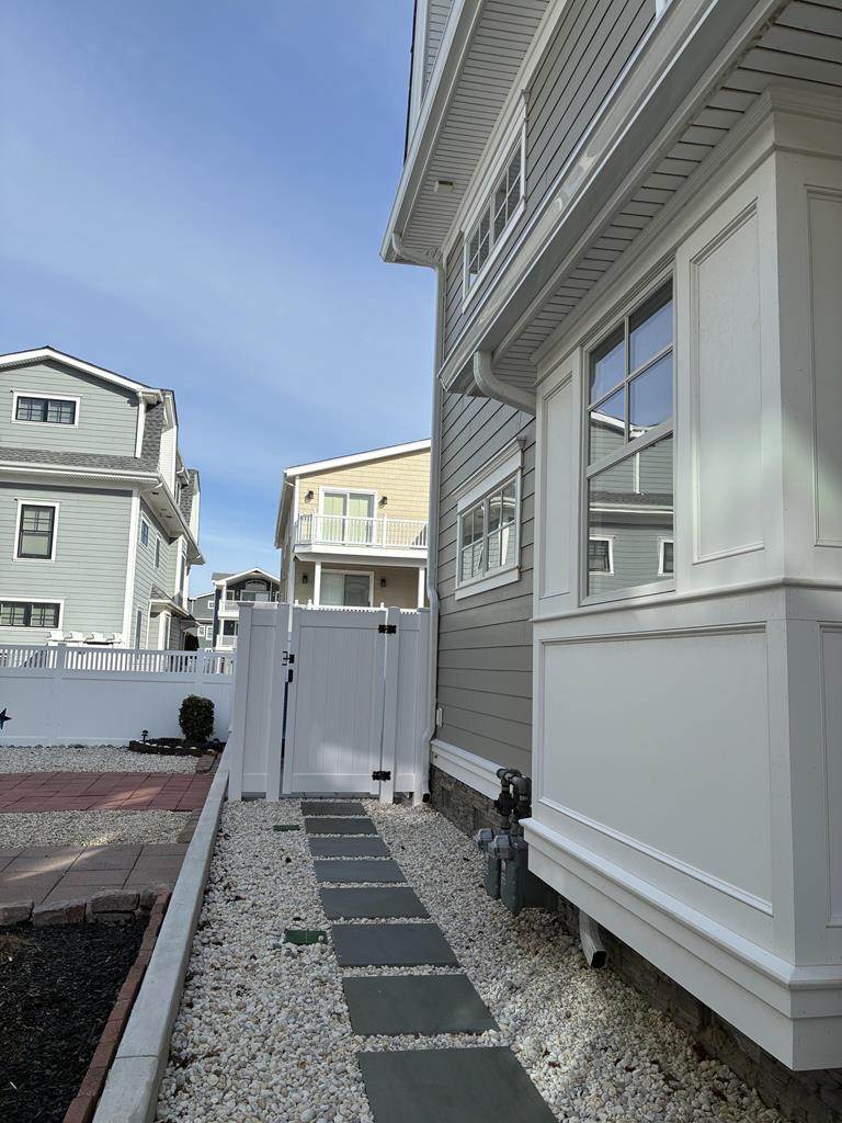 25 83rd Street - Picture 