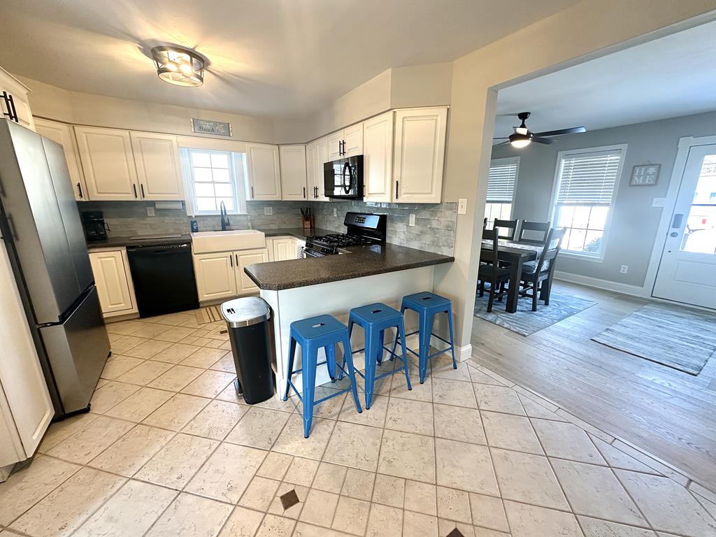 Coastal Retreat With A Pool! | Photo 7