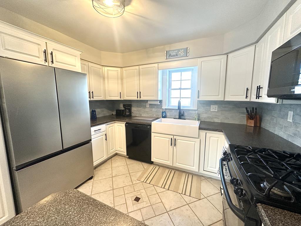 Coastal Retreat With A Pool! | Photo 8