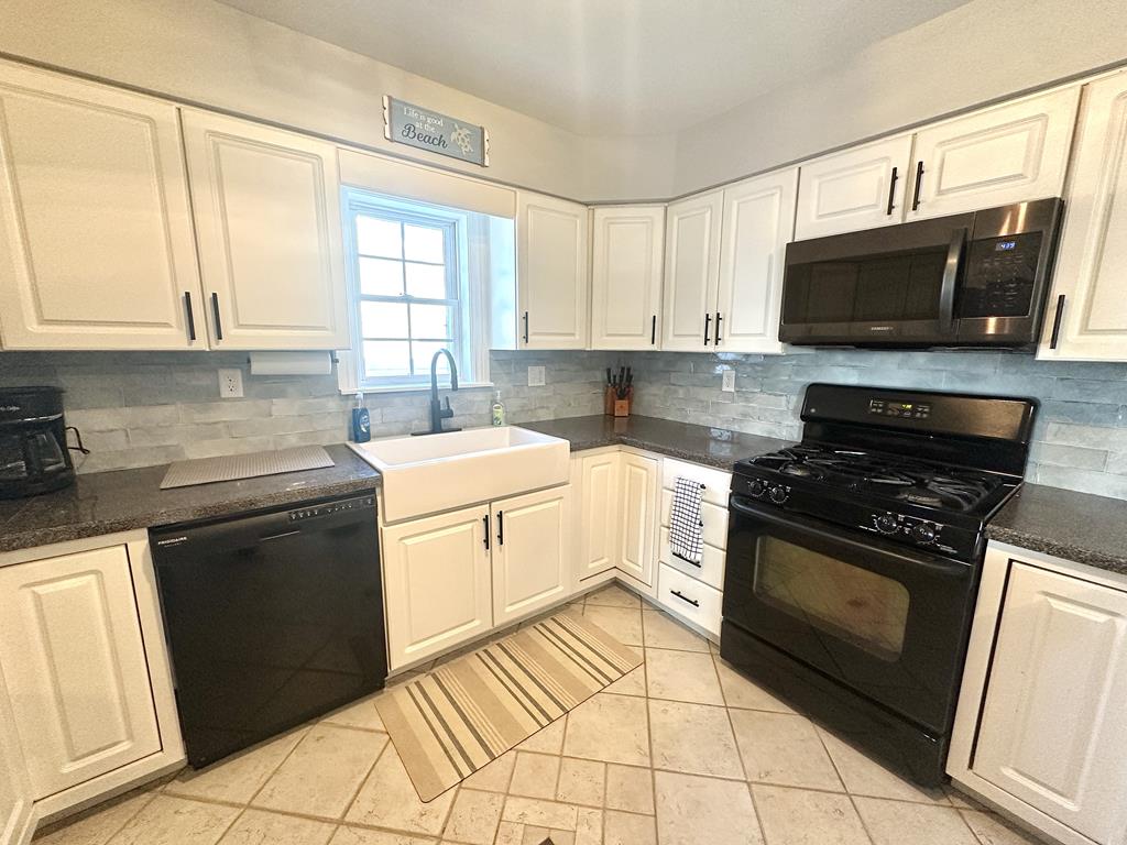 Coastal Retreat With A Pool! | Photo 10