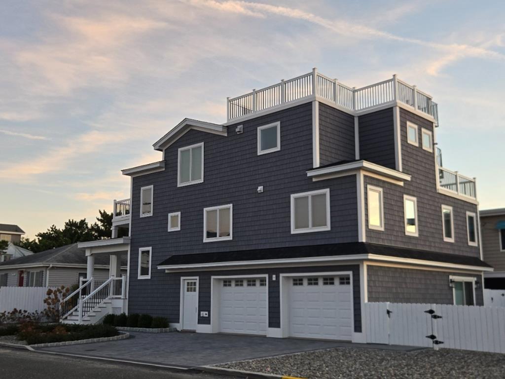 718 N. Long Beach Blvd., Surf City (Ocean Block)