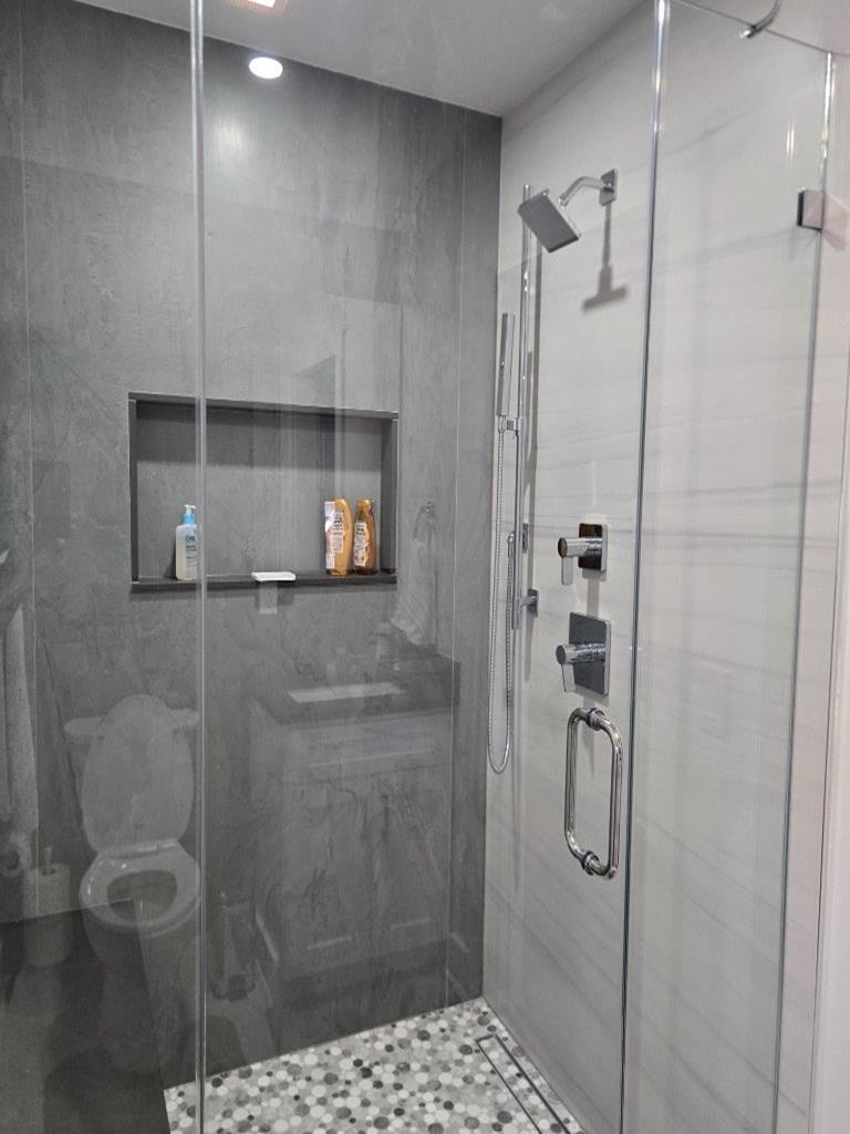 718 N. Long Beach Blvd., Surf City (Ocean Block)