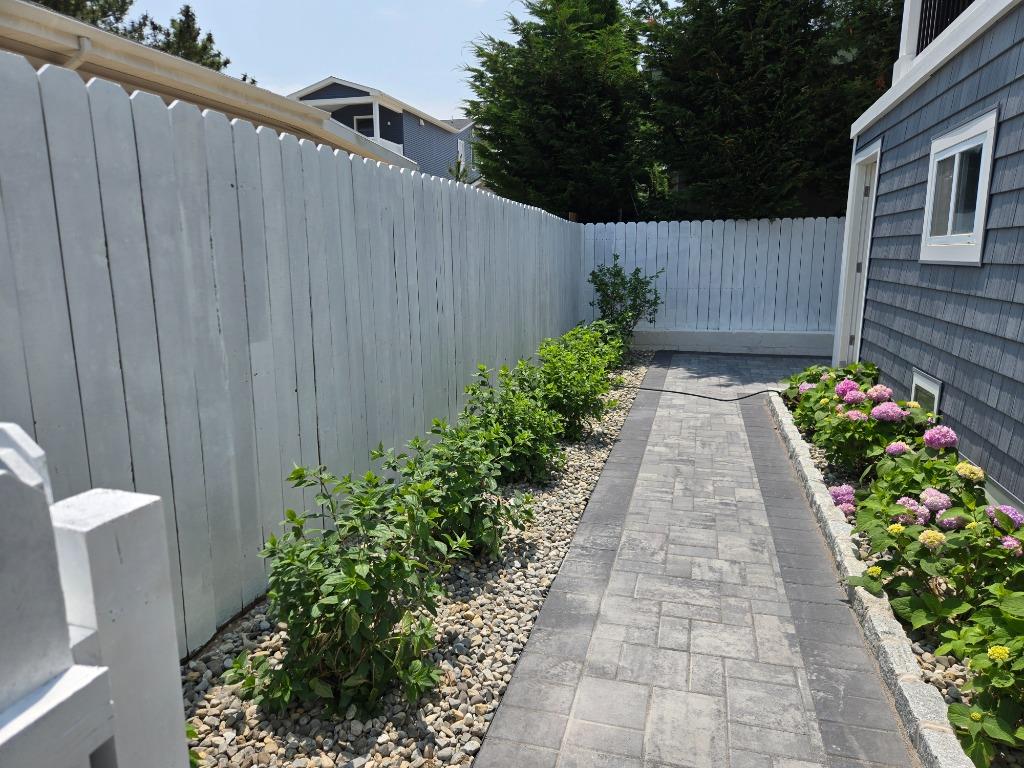 718 N. Long Beach Blvd., Surf City (Ocean Block)